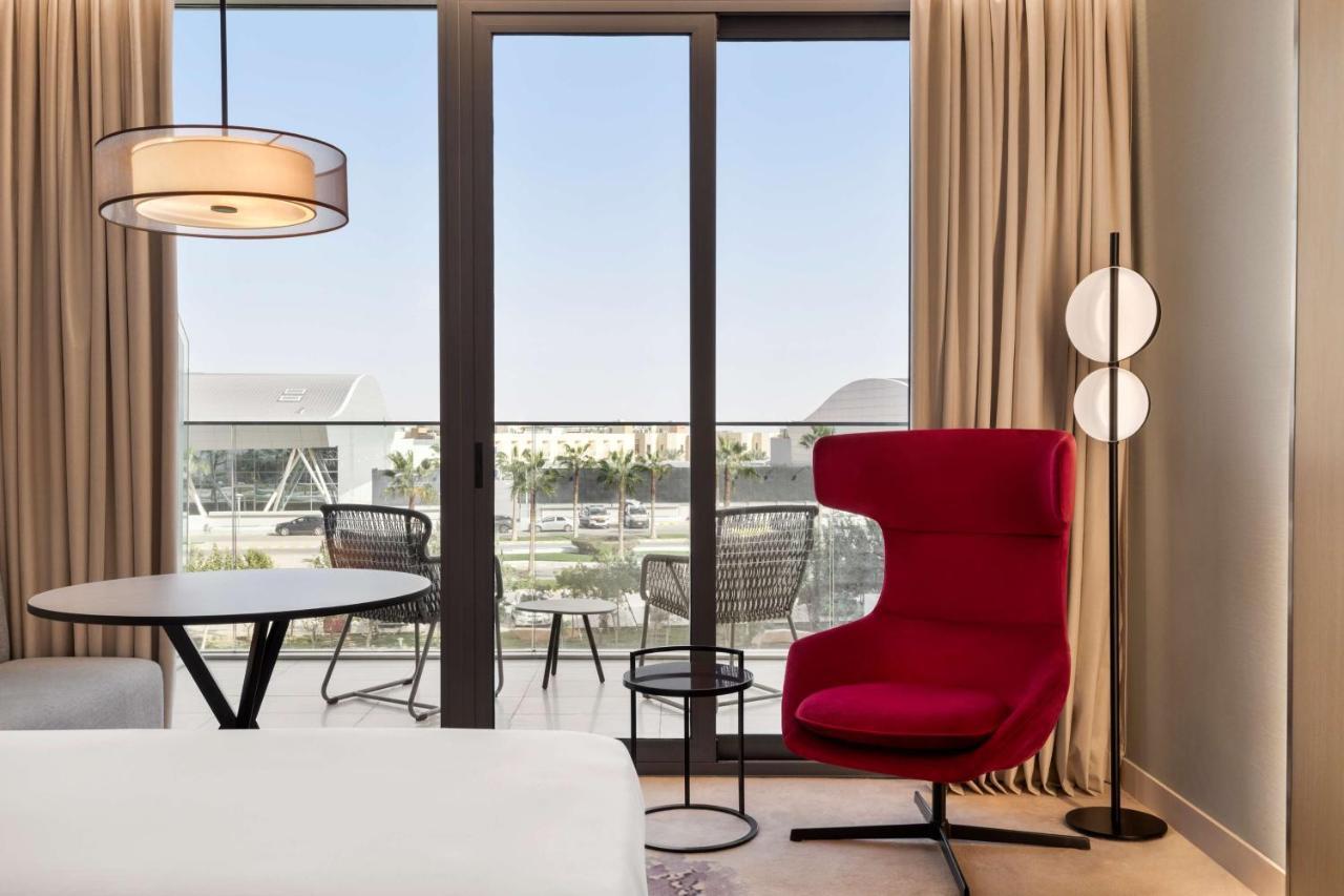 Radisson Blu Hotel Riyadh Convention And Exhibition Center Dış mekan fotoğraf A room at the hotel