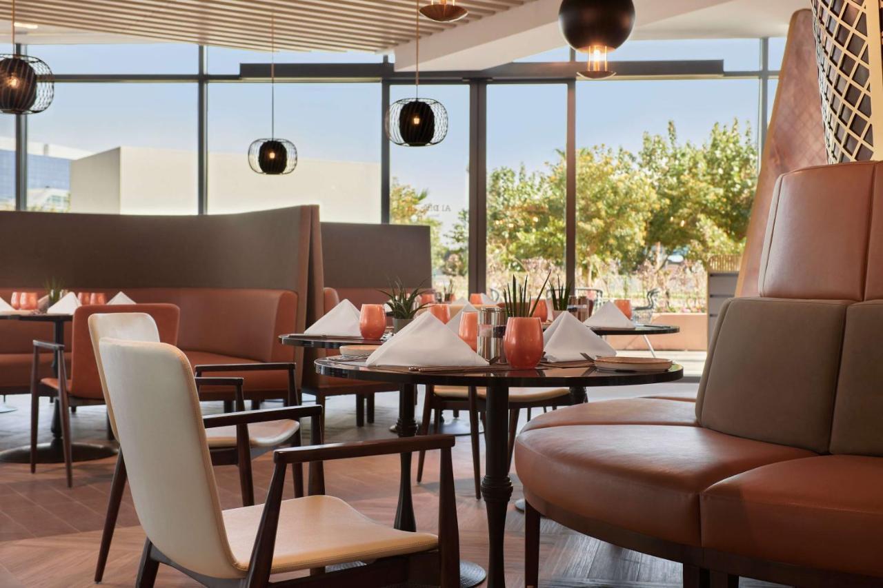 Radisson Blu Hotel Riyadh Convention And Exhibition Center Dış mekan fotoğraf The restaurant