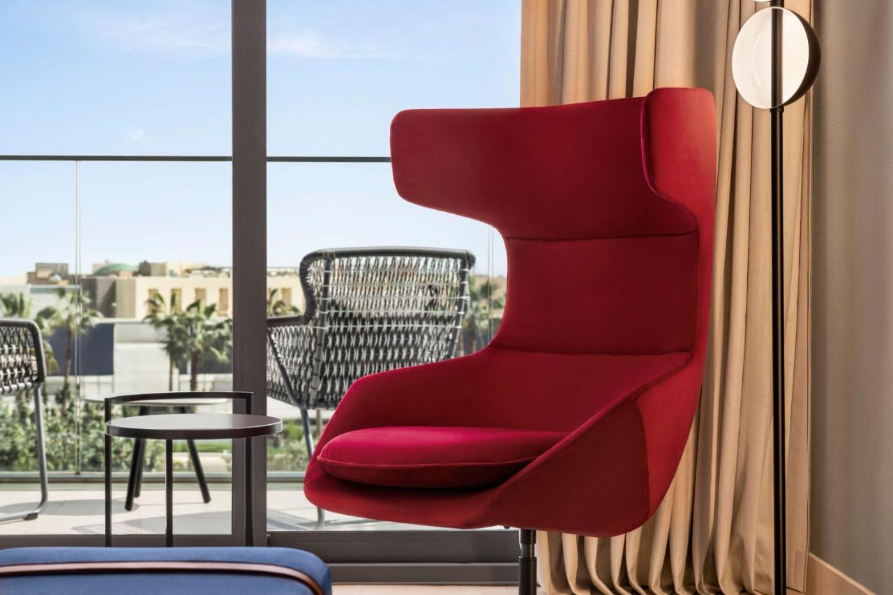 Radisson Blu Hotel Riyadh Convention And Exhibition Center Dış mekan fotoğraf The DIVA armchair