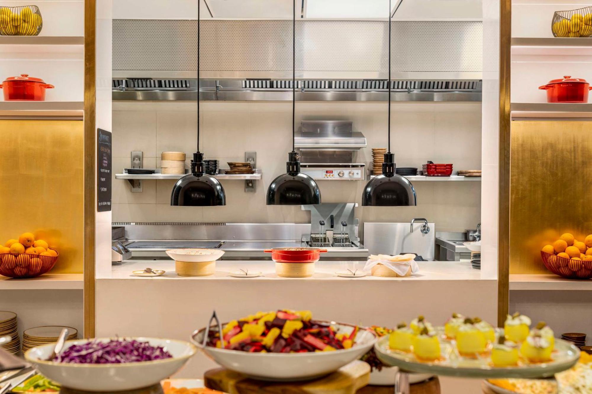 Radisson Blu Hotel Riyadh Convention And Exhibition Center Dış mekan fotoğraf The kitchen at the restaurant