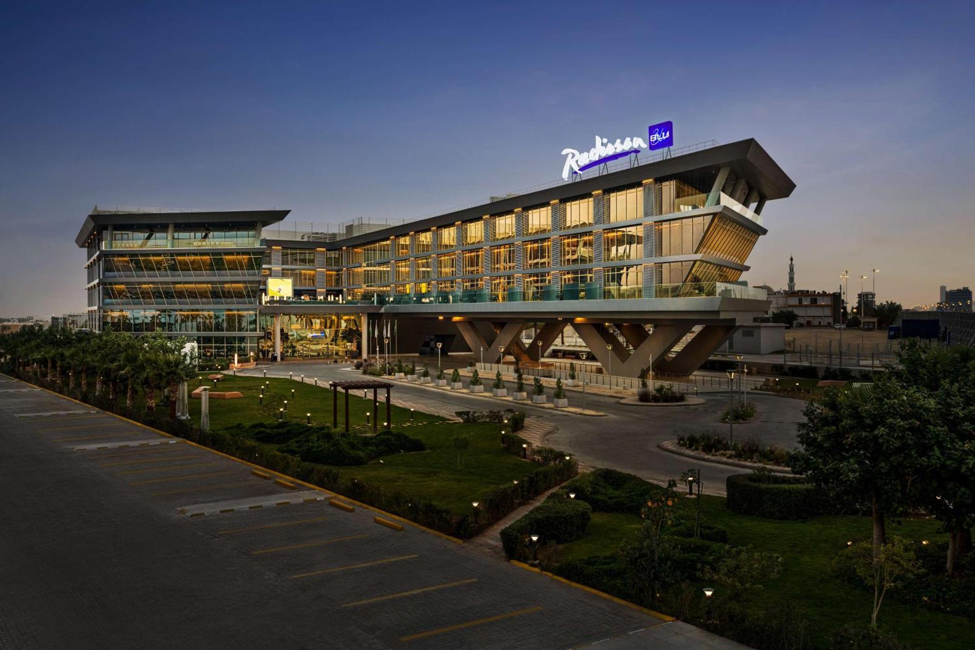 Radisson Blu Hotel Riyadh Convention And Exhibition Center Dış mekan fotoğraf Radisson Hotel, Kathmandu