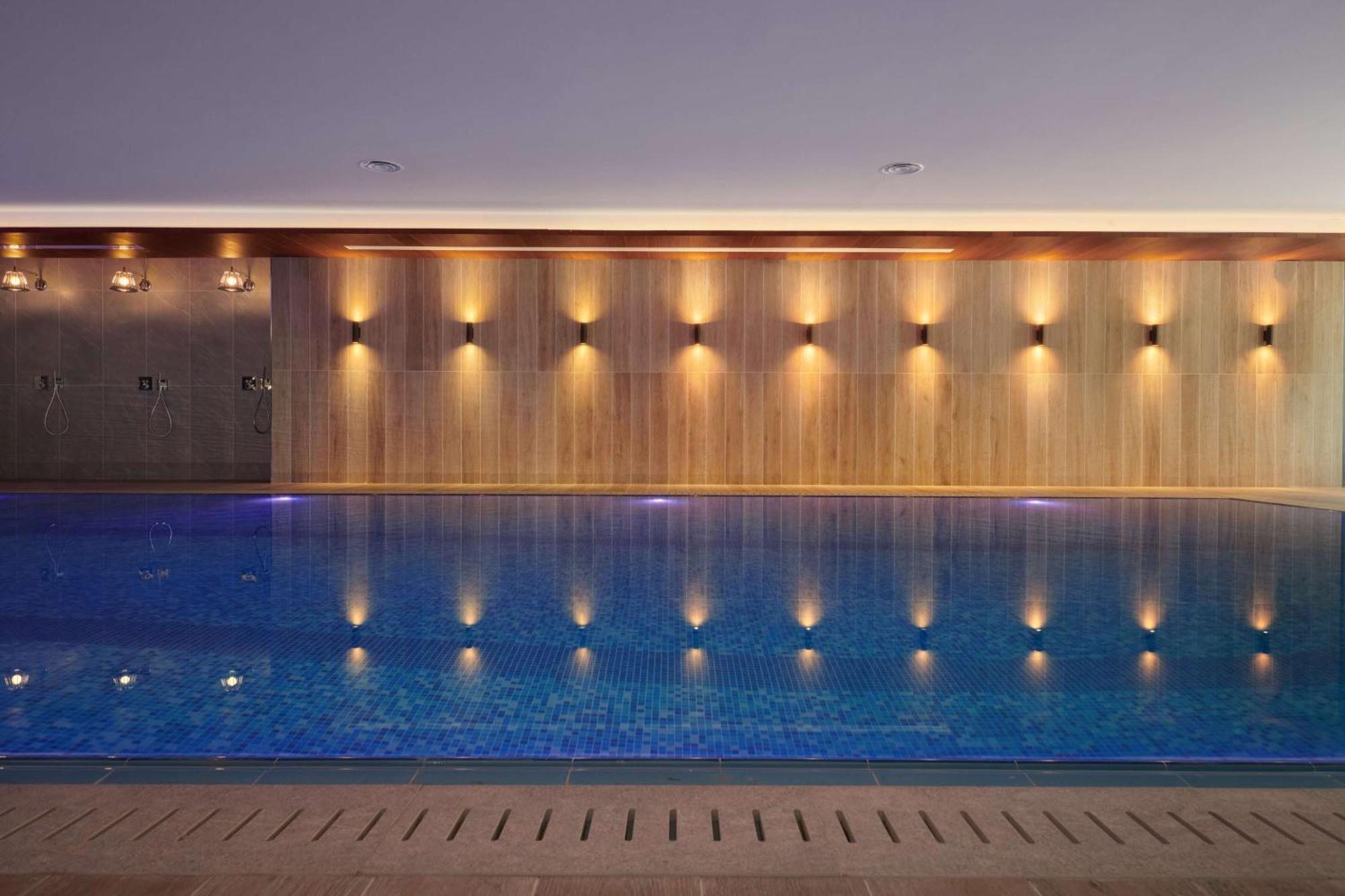 Radisson Blu Hotel Riyadh Convention And Exhibition Center Dış mekan fotoğraf The swimming pool at The Dorchester
