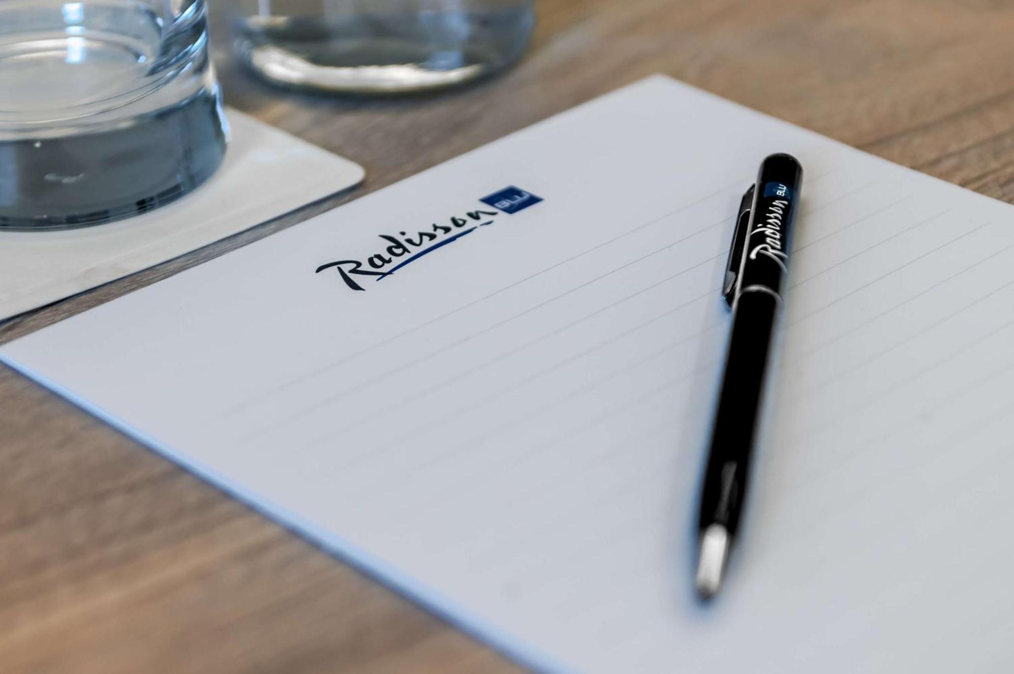 Radisson Blu Hotel Riyadh Convention And Exhibition Center Dış mekan fotoğraf Radisson stationery