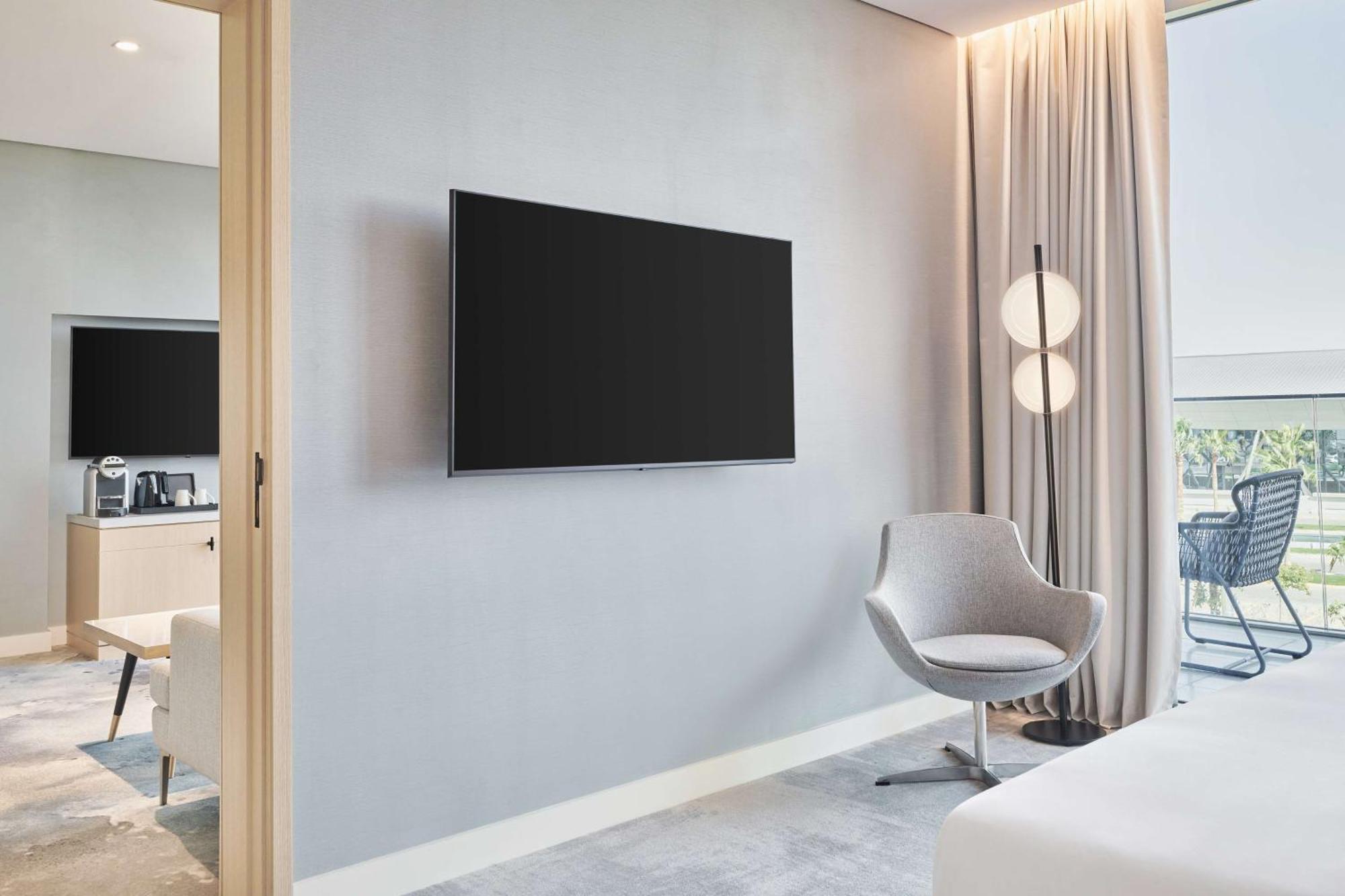 Radisson Blu Hotel Riyadh Convention And Exhibition Center Dış mekan fotoğraf A wall-mounted television